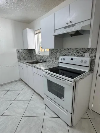 $2,100 | 1481 Northeast 150th Street, Unit 102, Miami, FL 33161