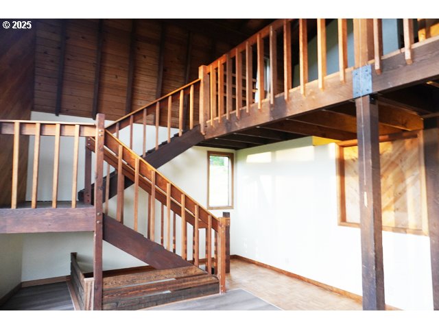 83247 Territorial Highway Eugene, OR 97405 - Photo 18 of 45 Staircase