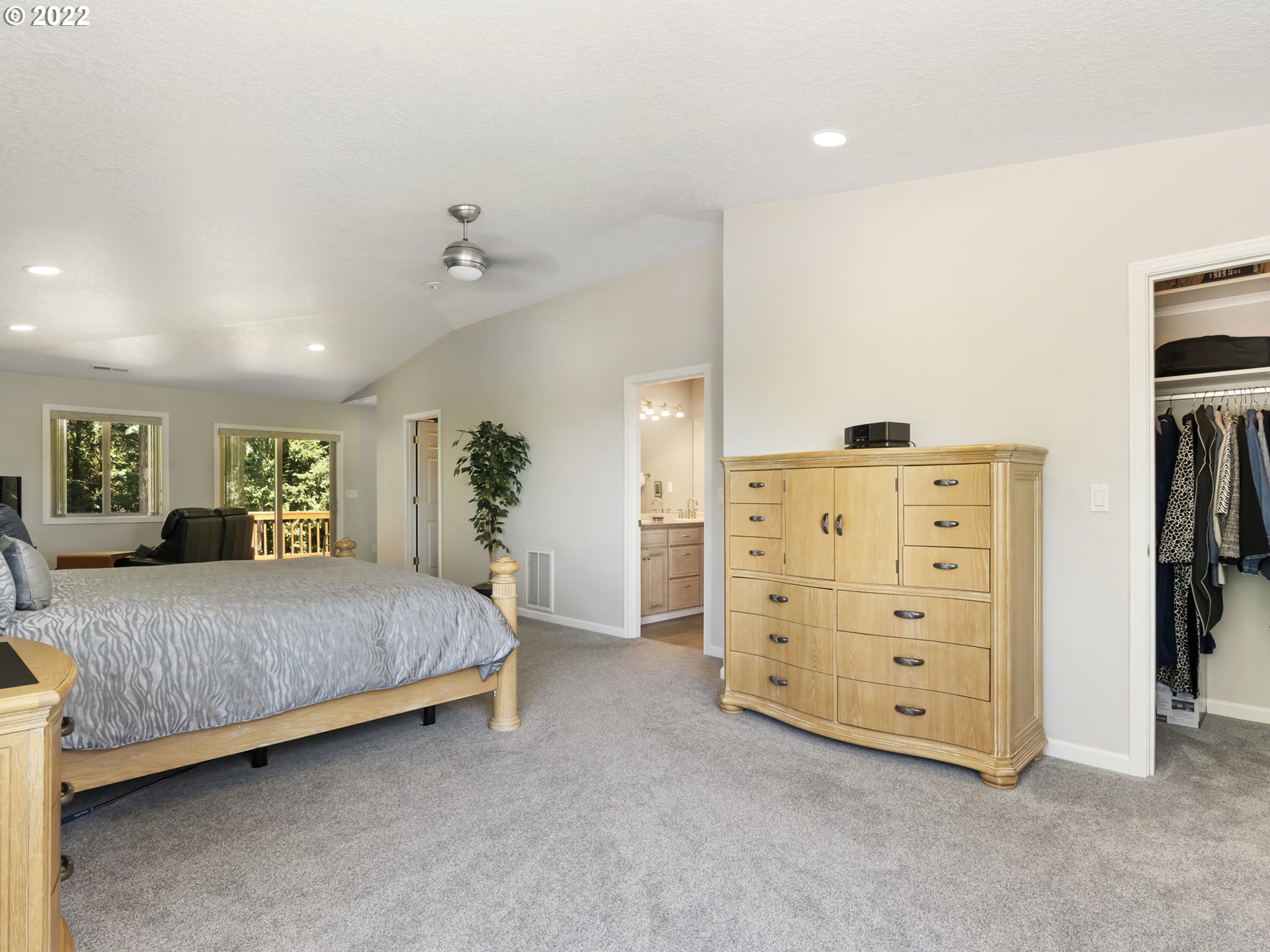 2045 Southwest Martha Street Portland, OR 97239 - Photo 12 of 23 Gallery Image 12