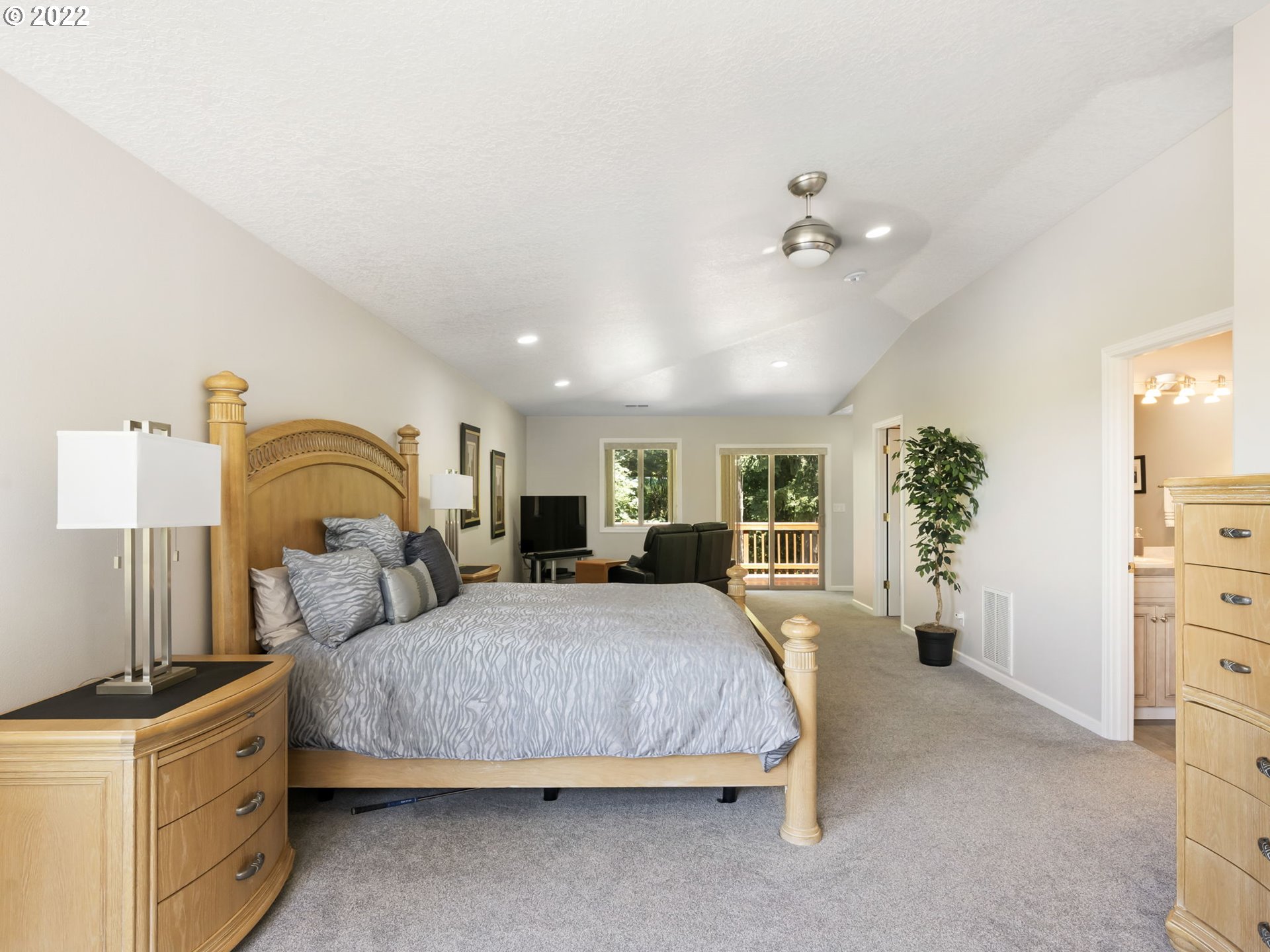 2045 Southwest Martha Street Portland, OR 97239 - Photo 13 of 23 Gallery Image 13