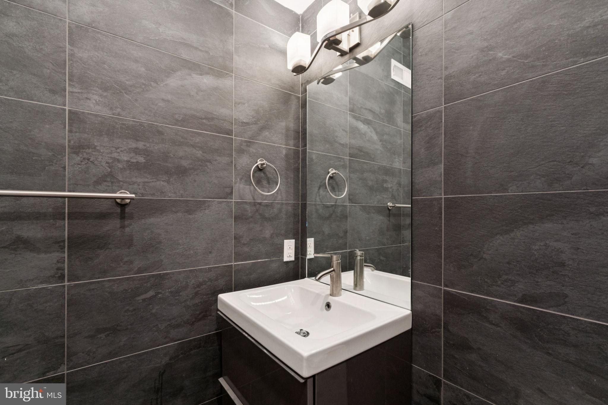 1825 Gerritt Street Philadelphia, PA 19146 - Photo 26 of 34 a bathroom with a sink toilet and shower