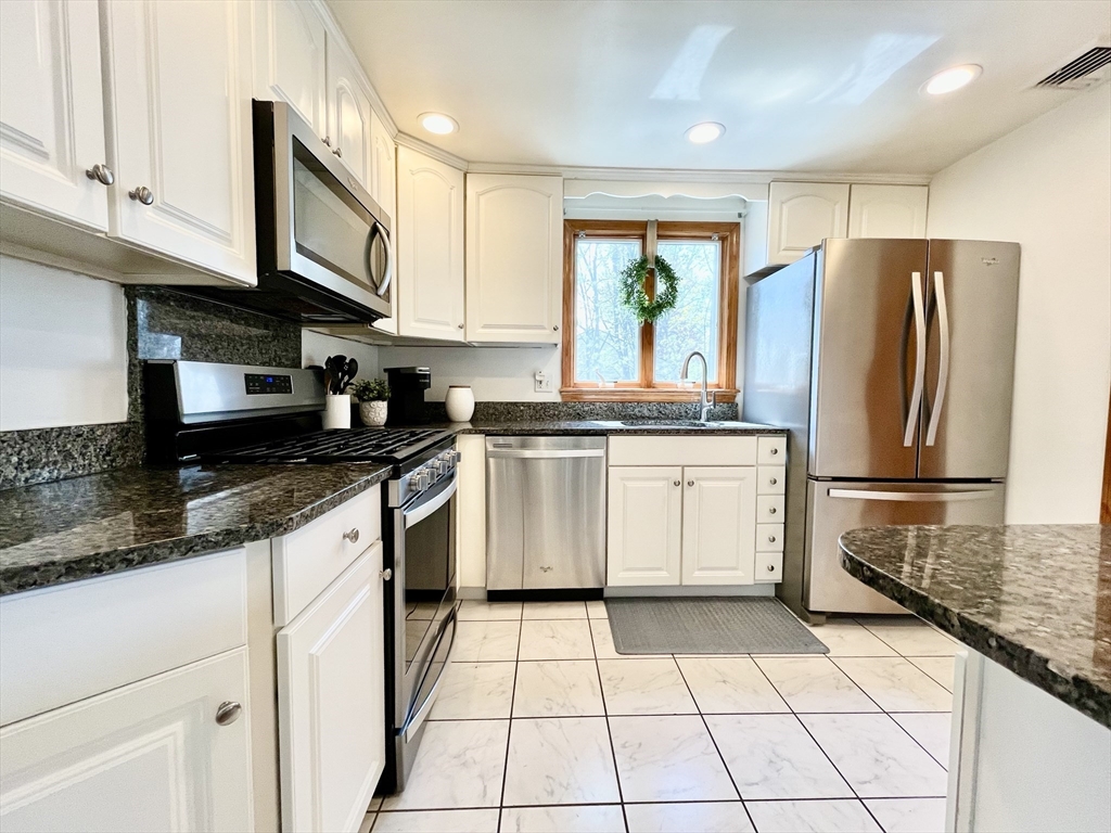 118 Lexington Road Billerica, MA 01821 - Photo 2 of 16 Gallery Image 2