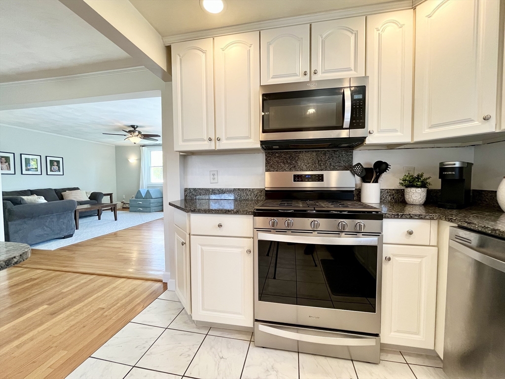 118 Lexington Road Billerica, MA 01821 - Photo 3 of 16 Gallery Image 3
