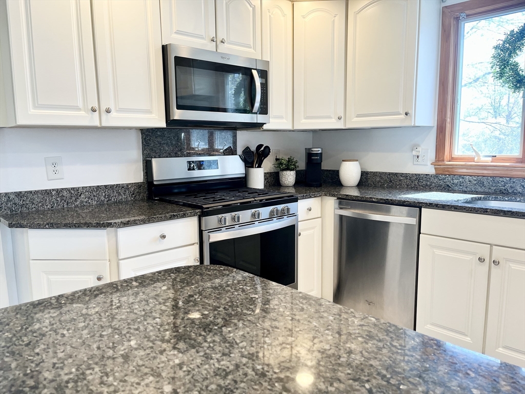 118 Lexington Road Billerica, MA 01821 - Photo 4 of 16 Gallery Image 4
