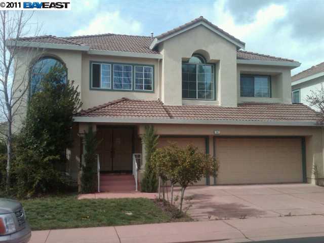 141 Victory Circle San Ramon, CA 94582 - Photo 1 of 1 a front view of a house with garden