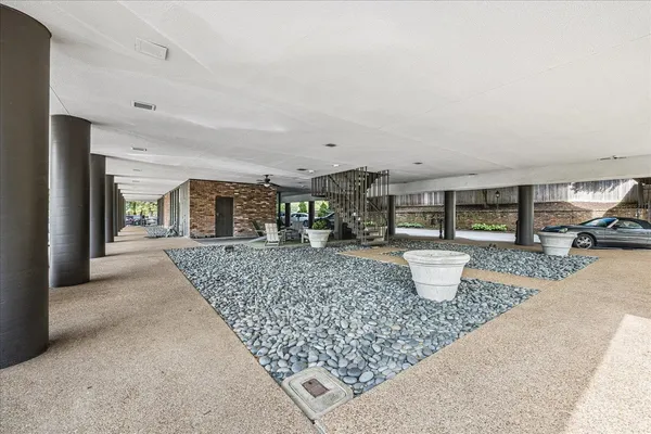 $150,000 | 2195 Poplar Avenue, Unit 303, Memphis, TN 38104