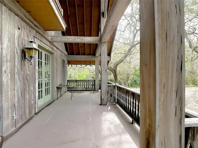 a view of a pathway with a garden