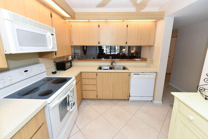 1401 Tidal Pointe Boulevard, Unit 202 Jupiter, FL 33477 - Photo 6 of 33 1401 Tidal Pointe Blvd Apt 202-small-005