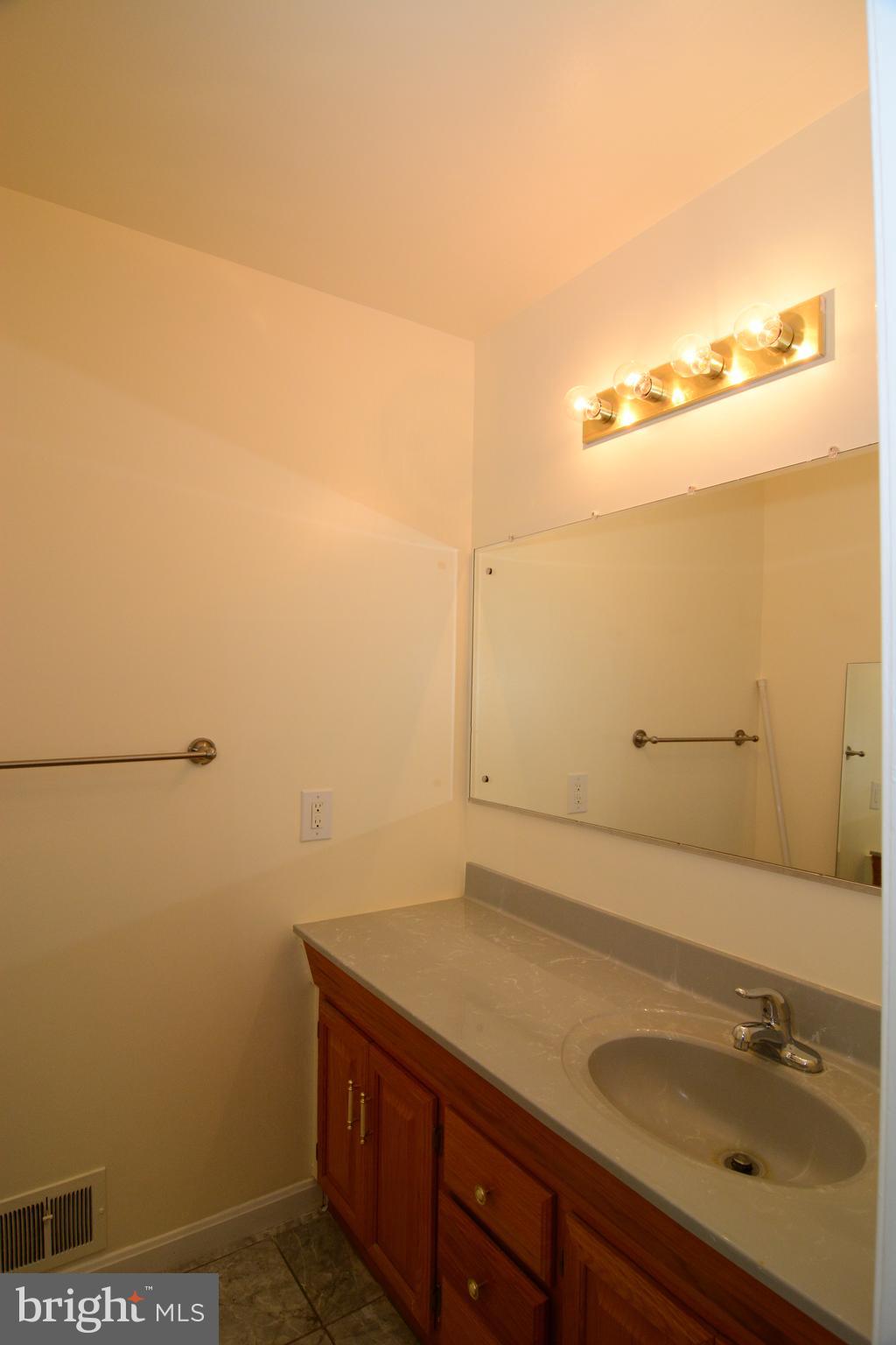 10212 East Hunter Valley Road Vienna, VA 22181 - Photo 28 of 40 Gallery Image 28