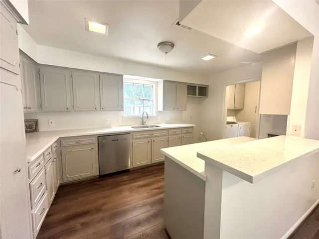 $2,100 | 235 Beech Road, Conroe, TX 77304