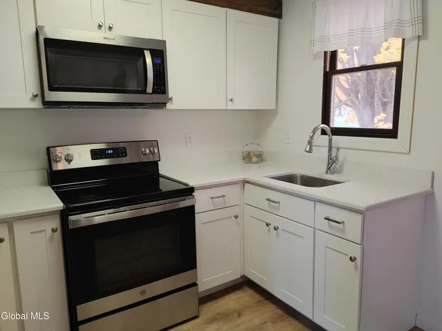 $315,900 | 81 Ferry Road, Crown Point, NY 12928