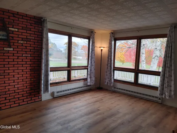 $315,900 | 81 Ferry Road, Crown Point, NY 12928