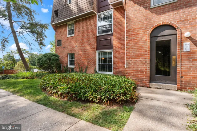 $262,000 | 4000 Gypsy Lane, Unit 637, Philadelphia, PA 19129