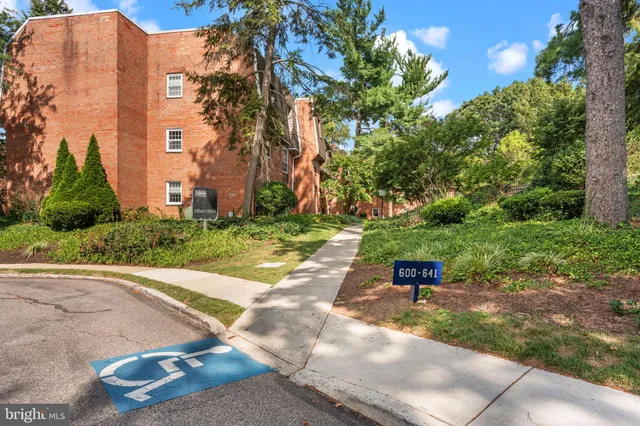 $262,000 | 4000 Gypsy Lane, Unit 637, Philadelphia, PA 19129