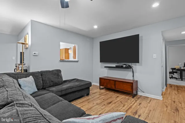 $262,000 | 4000 Gypsy Lane, Unit 637, Philadelphia, PA 19129