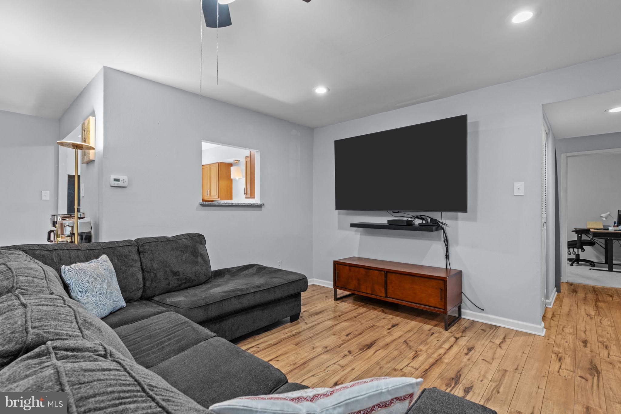 4000 Gypsy Lane, Unit 637 Philadelphia, PA 19129 - Photo 4 of 31