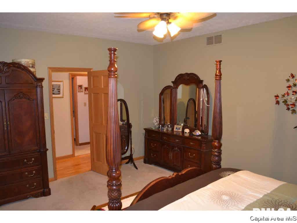 2512 Shawnee Drive Springfield, IL 62702 - Photo 20 of 36 Gallery Image 20