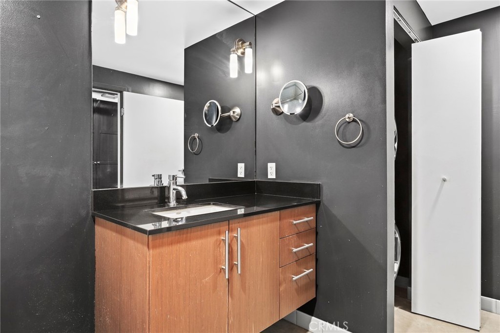 530 South Hewitt Street, Unit 154 Los Angeles, CA 90013 - Photo 14 of 32 a bathroom with a granite countertop sink and a mirror