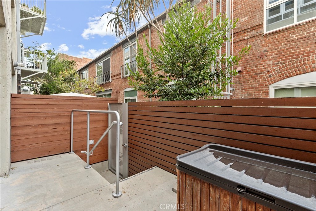530 South Hewitt Street, Unit 154 Los Angeles, CA 90013 - Photo 17 of 32 a view of a house with a wooden fence