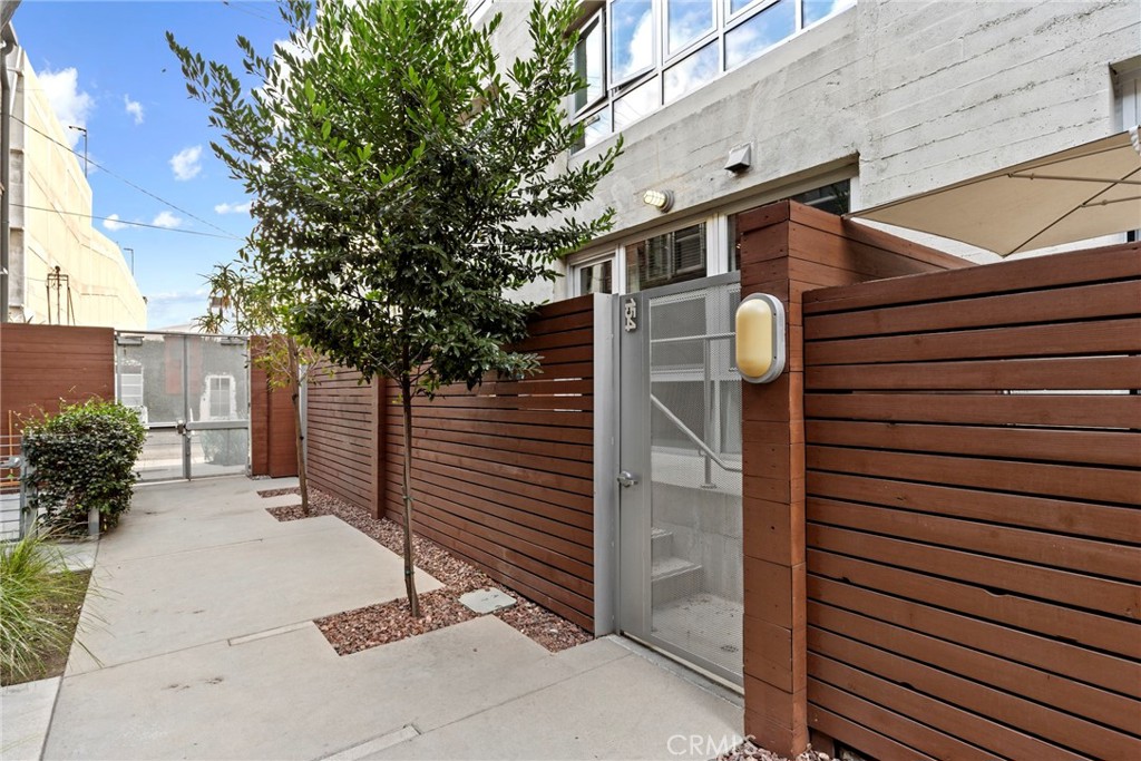 530 South Hewitt Street, Unit 154 Los Angeles, CA 90013 - Photo 18 of 32 a view of a house with a tree