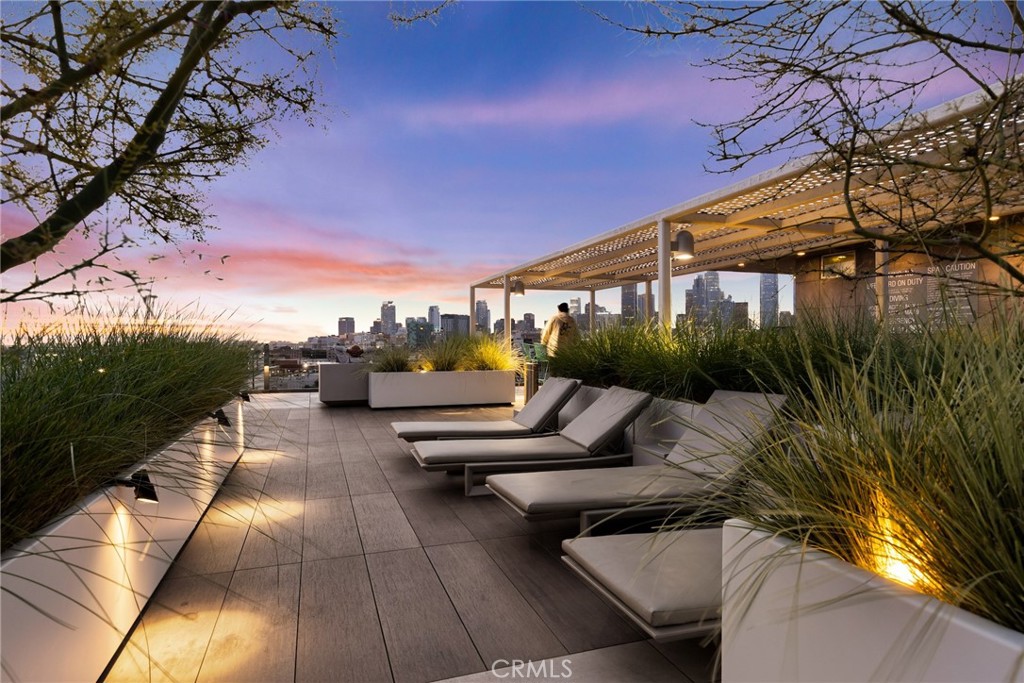 530 South Hewitt Street, Unit 154 Los Angeles, CA 90013 - Photo 8 of 32 a view of outdoor space with seating area