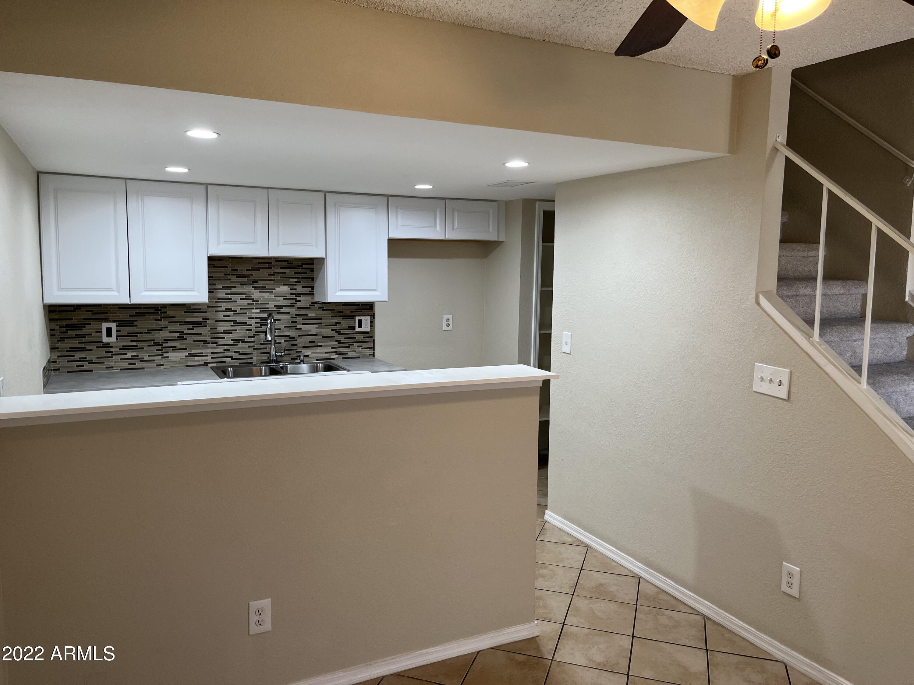 3511 East Baseline Road, Unit 1065 Phoenix, AZ 85042 - Photo 3 of 17 Kitchen