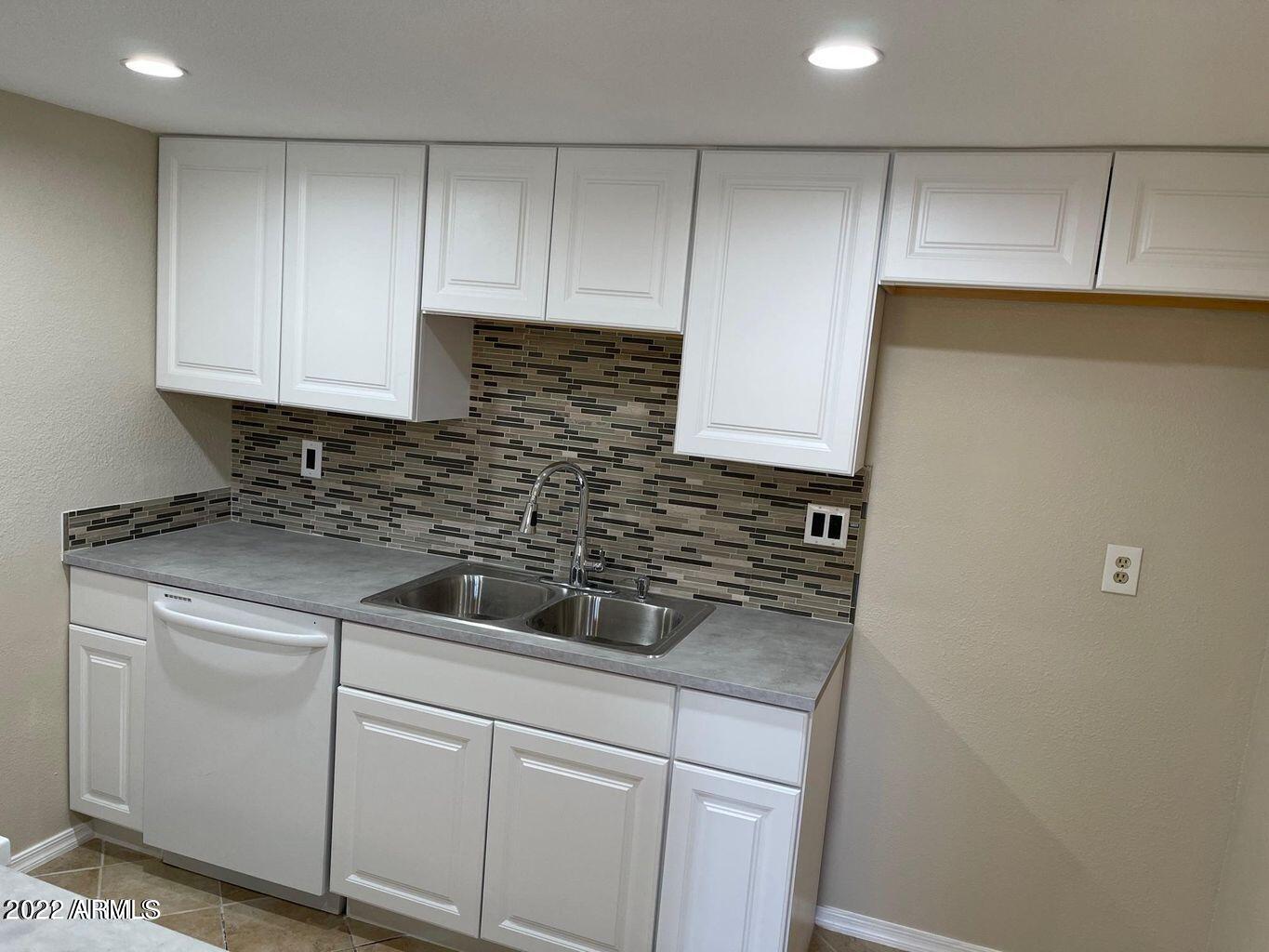 3511 East Baseline Road, Unit 1065 Phoenix, AZ 85042 - Photo 4 of 17 Updated Kitchen