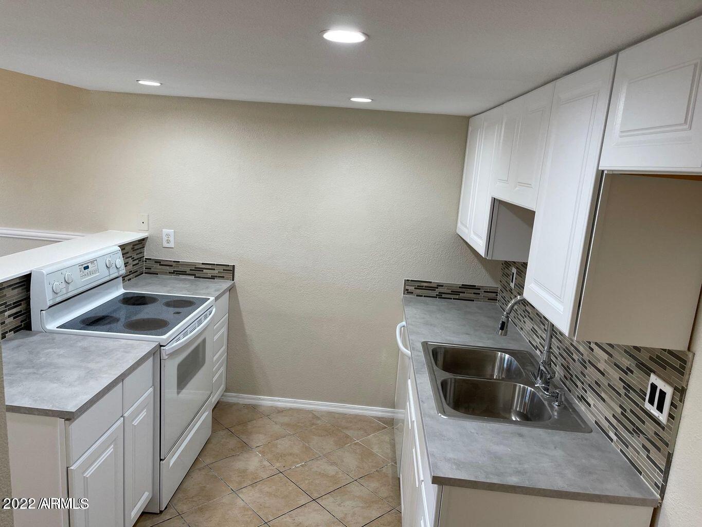 3511 East Baseline Road, Unit 1065 Phoenix, AZ 85042 - Photo 5 of 17 Updated Kitchen