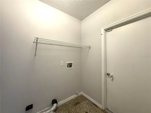 a view of backyard with garden