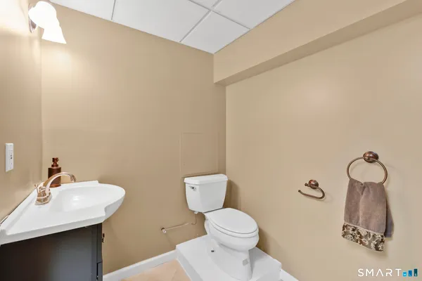 $714,900 | 4 Harrison Drive, Cromwell, CT 06416