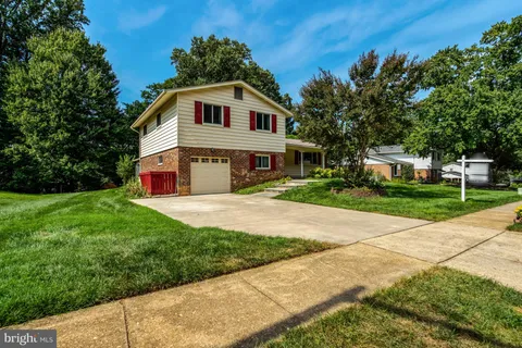 $825,000 | 5202 Richardson Drive, Fairfax, VA 22032