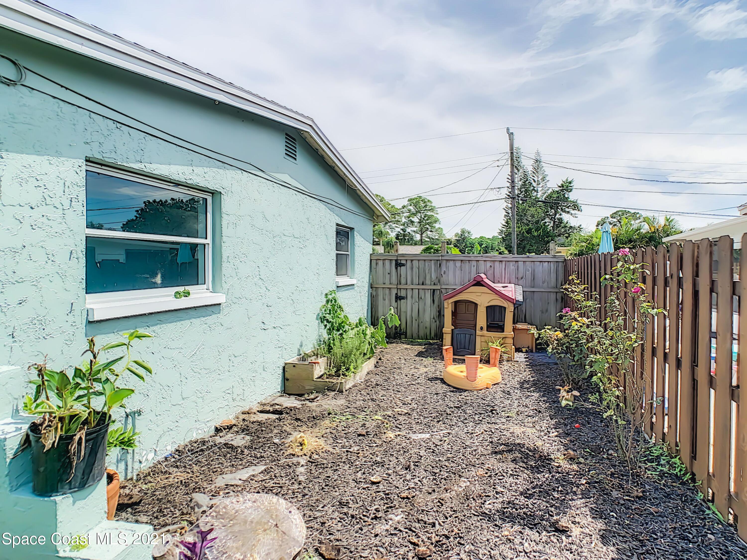 1091 Madrid Road Rockledge, FL 32955 - Photo 26 of 33 a backyard of a house with lots of green space