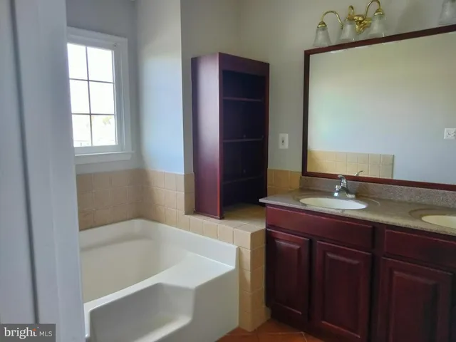 $2,999 | 16804 Winston Lane, Woodbridge, VA 22191