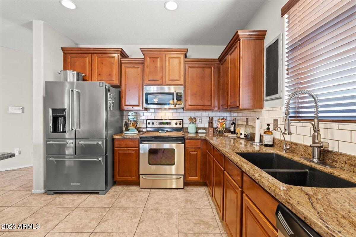 3416 West Apollo Road Phoenix, AZ 85041 - Photo 8 of 31 08-Kitchen