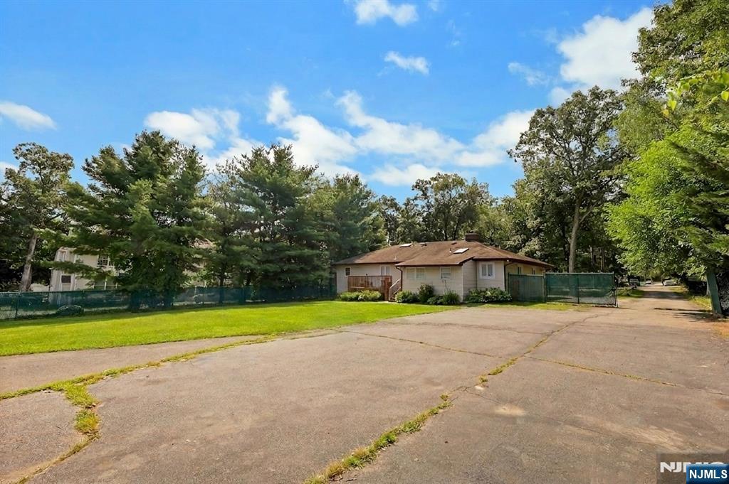 419 Ratzer Road Wayne, NJ 07470 - Photo 7 of 29