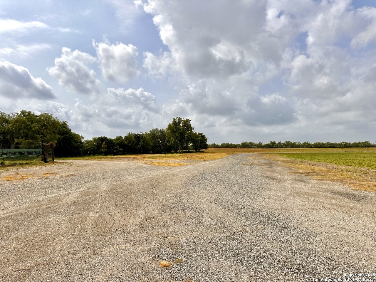20250 Interstate 35 Access Road Lytle, TX 78052 - Photo 5 of 48 a view of an ocean and beach