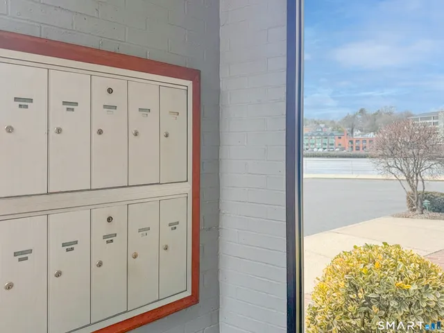 $2,100 | 14 Post Road, Unit C, Fairfield, CT 06824