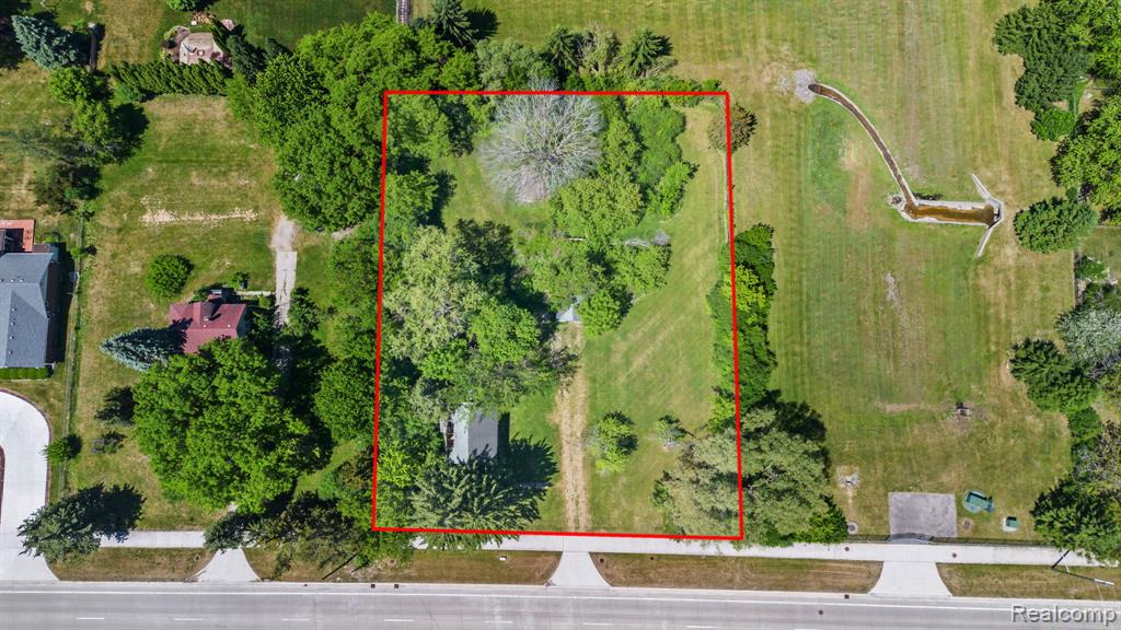 42021 Dequindre Road Troy, MI 48085 - Photo 1 of 16