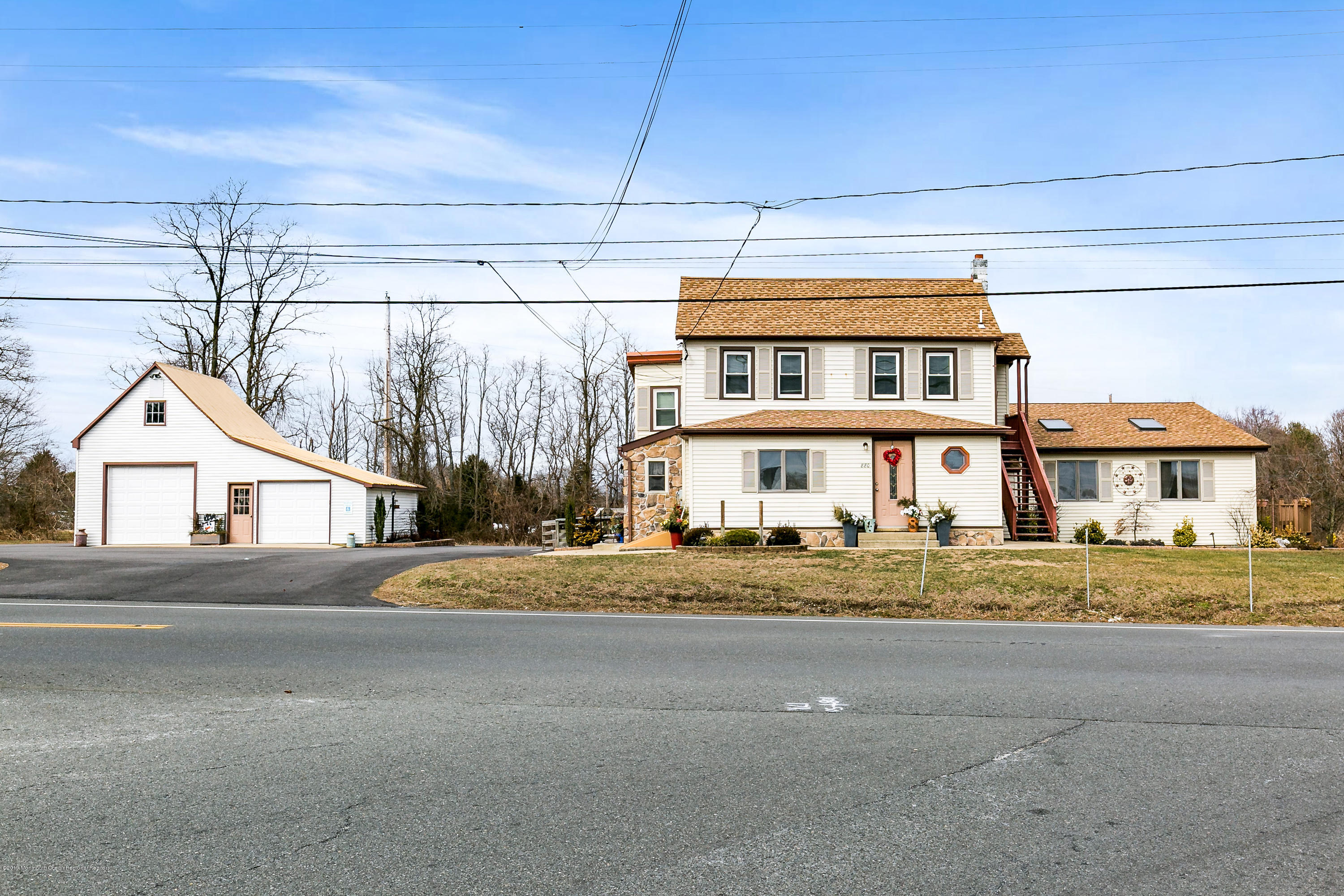 880 Monmouth Road Cream Ridge, NJ 08514 - Photo 4 of 45 a view of a house with a street