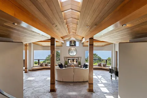 a view of an entryway of the house