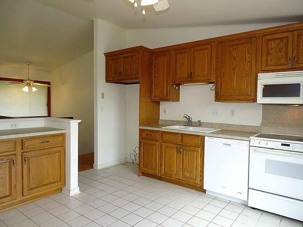 82 McBride Road Canonsburg, PA 15317 - Photo 12 of 25 Plenty of cabinet & counter space!