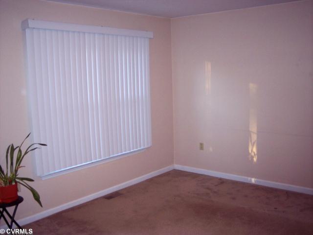 21289 File Road Milford, VA 22514 - Photo 4 of 7 Living Room