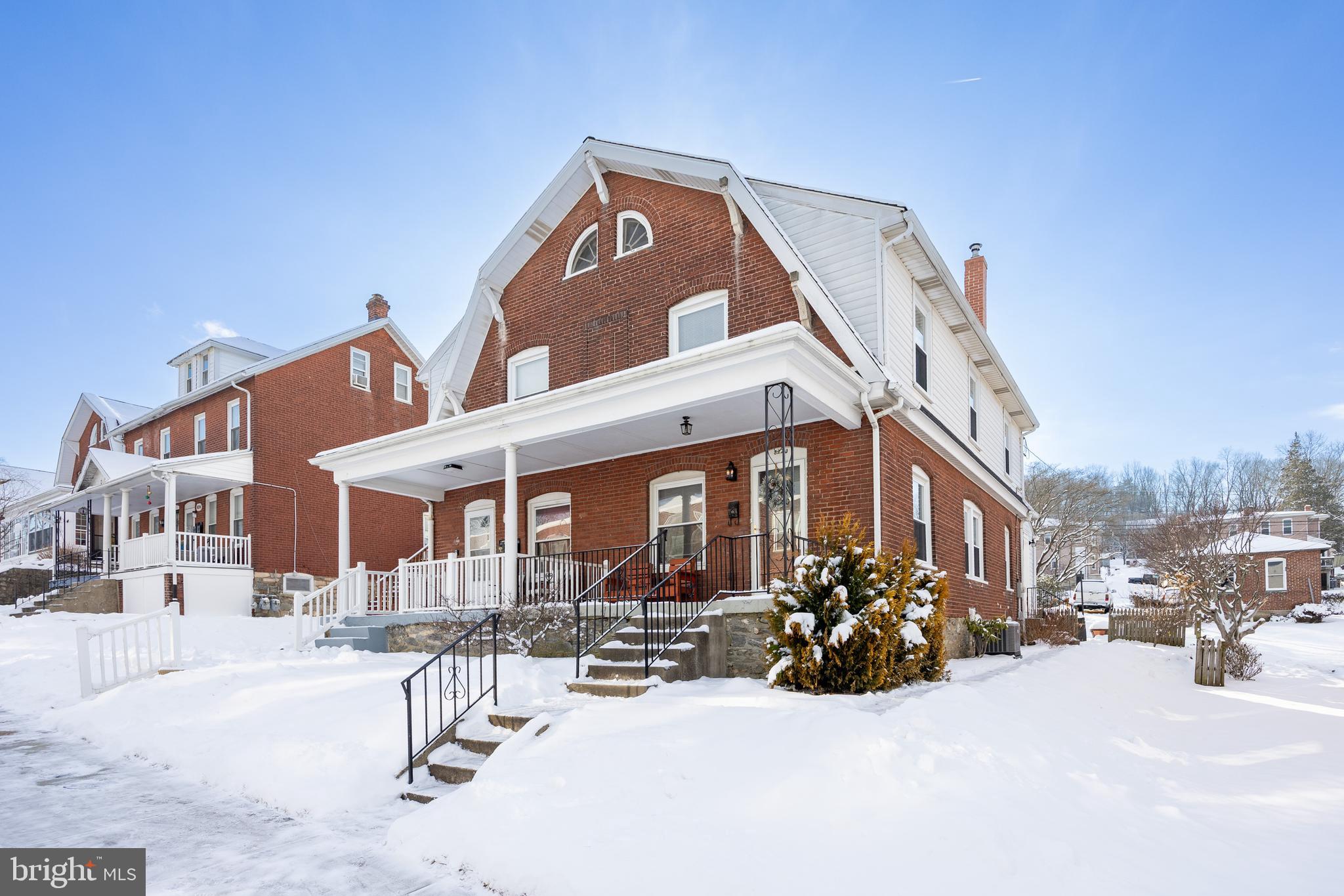 822 Stirling Street Coatesville, PA 19320 - Photo 2 of 30