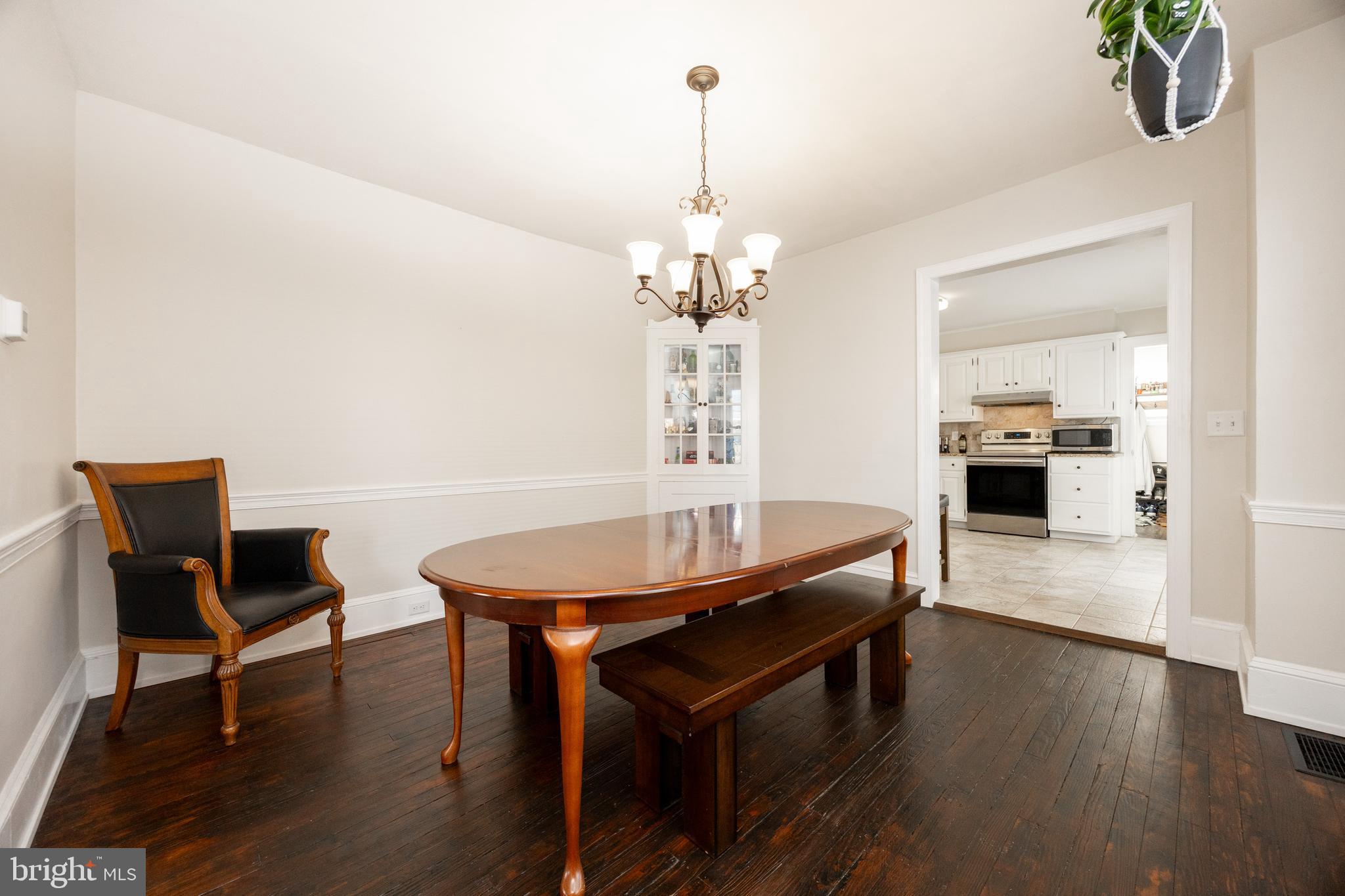 822 Stirling Street Coatesville, PA 19320 - Photo 7 of 30