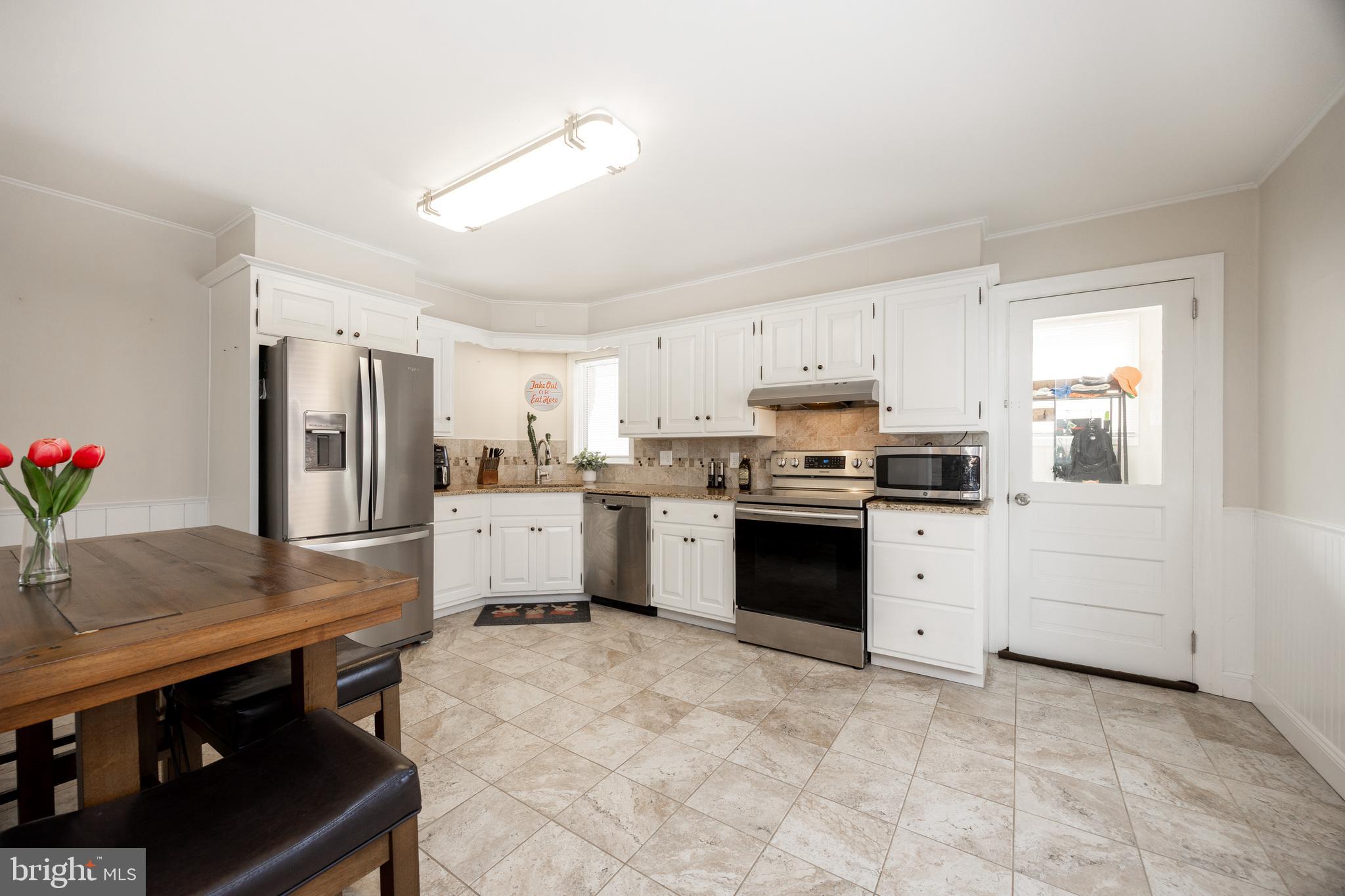 822 Stirling Street Coatesville, PA 19320 - Photo 10 of 30