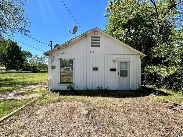 $1,025 | 810 Magnolia Street, Arlington, TX 76012