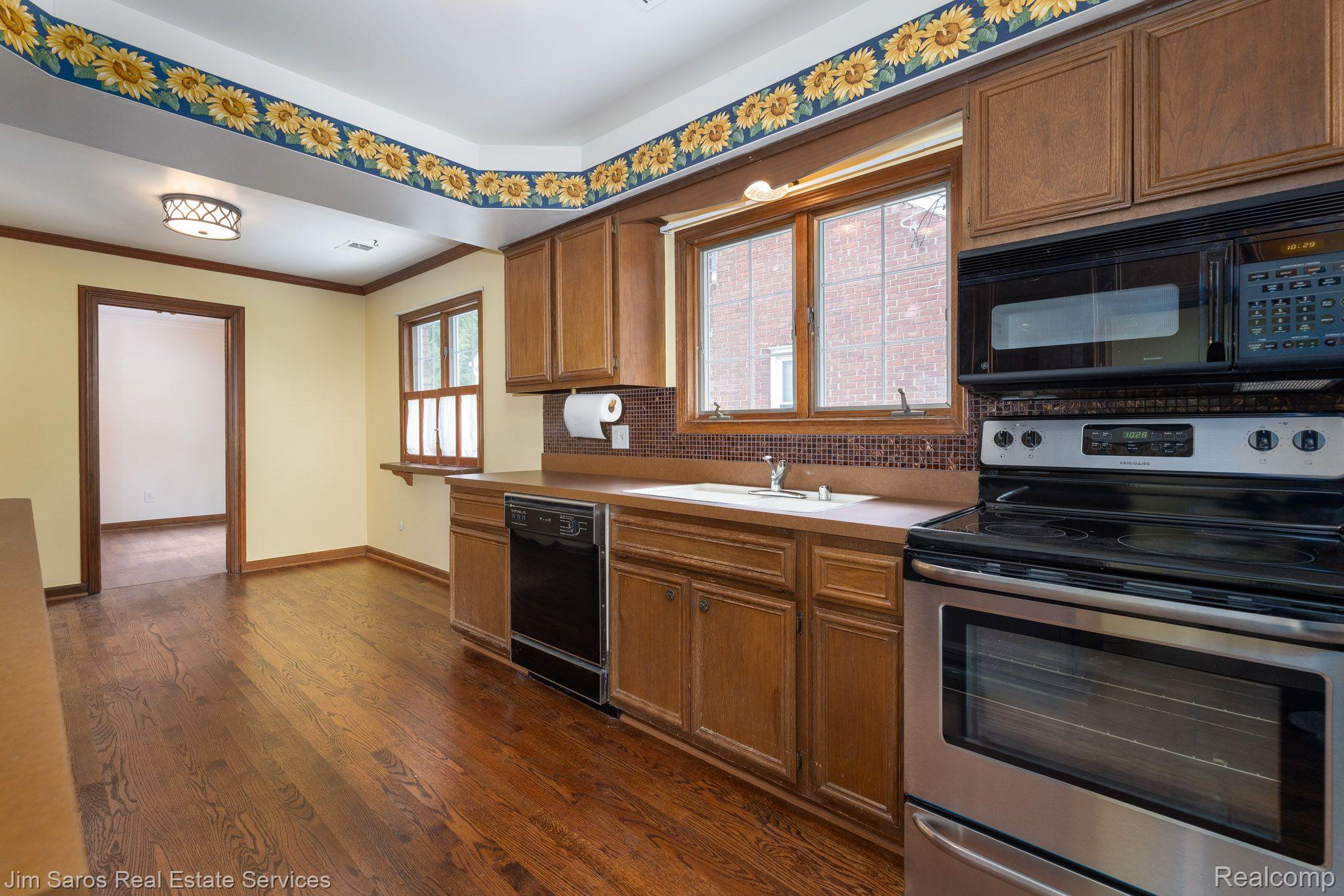 1769 Hampton Road Grosse Pointe, MI 48236 - Photo 13 of 27 Gallery Image 13