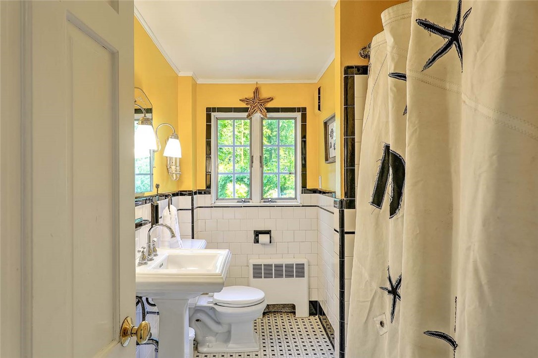 44 Washington Road Barrington, RI 02806 - Photo 11 of 49