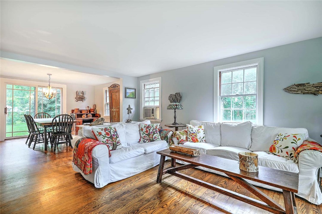 44 Washington Road Barrington, RI 02806 - Photo 4 of 49