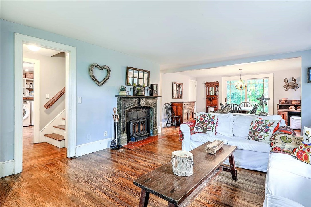 44 Washington Road Barrington, RI 02806 - Photo 5 of 49